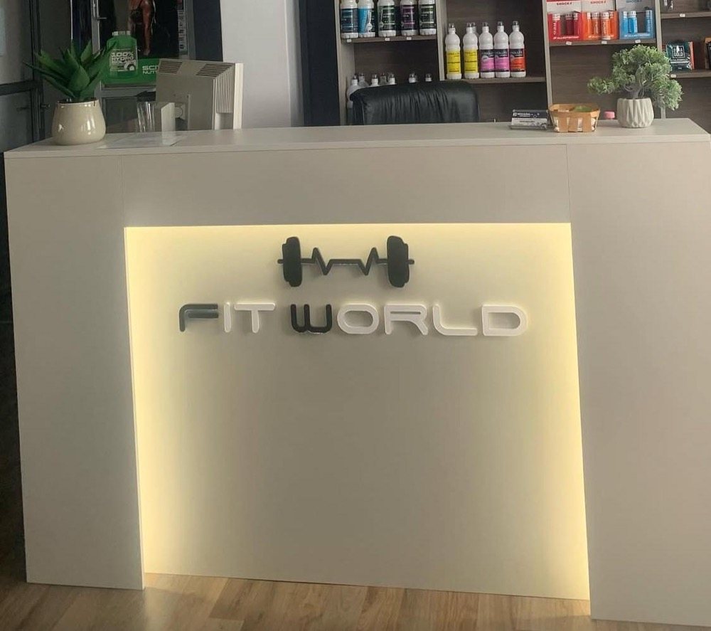 A Fit World Kalocsa recepciós pultja